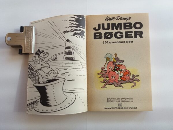 Disney pocket book with Donald Duck + Mickey Mouse in Danish language. Vintage cartoon comic Jumbobog issue 18, 1974. - Image 5