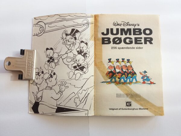 Disney pocket book with Donald Duck + Mickey Mouse in Danish language. Vintage cartoon comic Jumbobog issue 21, 1976. - Image 5