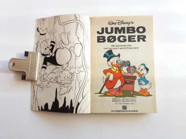 Disney pocket book with Donald Duck + Mickey Mouse in Danish language. Vintage cartoon comic Jumbobog issue 26, 1978. - Image 5