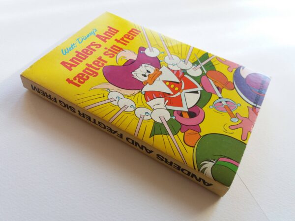 Disney pocket book with Donald Duck + Mickey Mouse in Danish language. Vintage cartoon comic Jumbobog issue 18, 1974. - Image 3